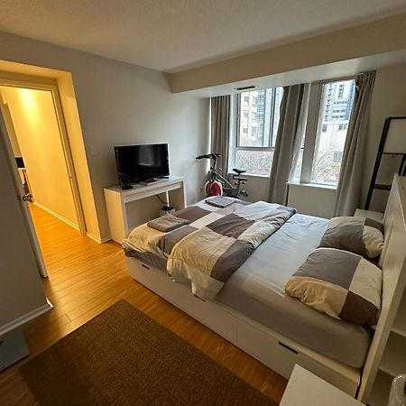 Best Location In Downtown- Walking To Eaton Centre, Nathan Phillips Square, Yonge-Dundas, Ikea,Transit Toronto Esterno foto