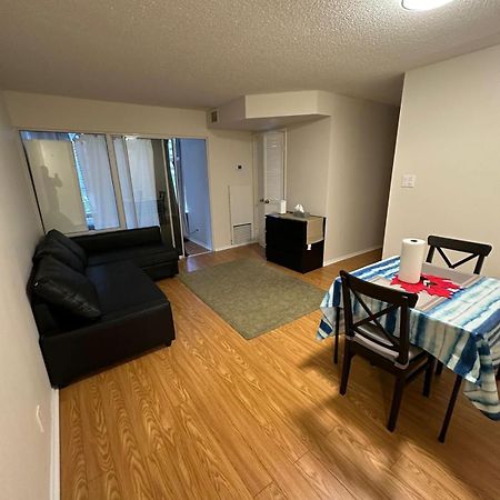 Best Location In Downtown- Walking To Eaton Centre, Nathan Phillips Square, Yonge-Dundas, Ikea,Transit Toronto Esterno foto