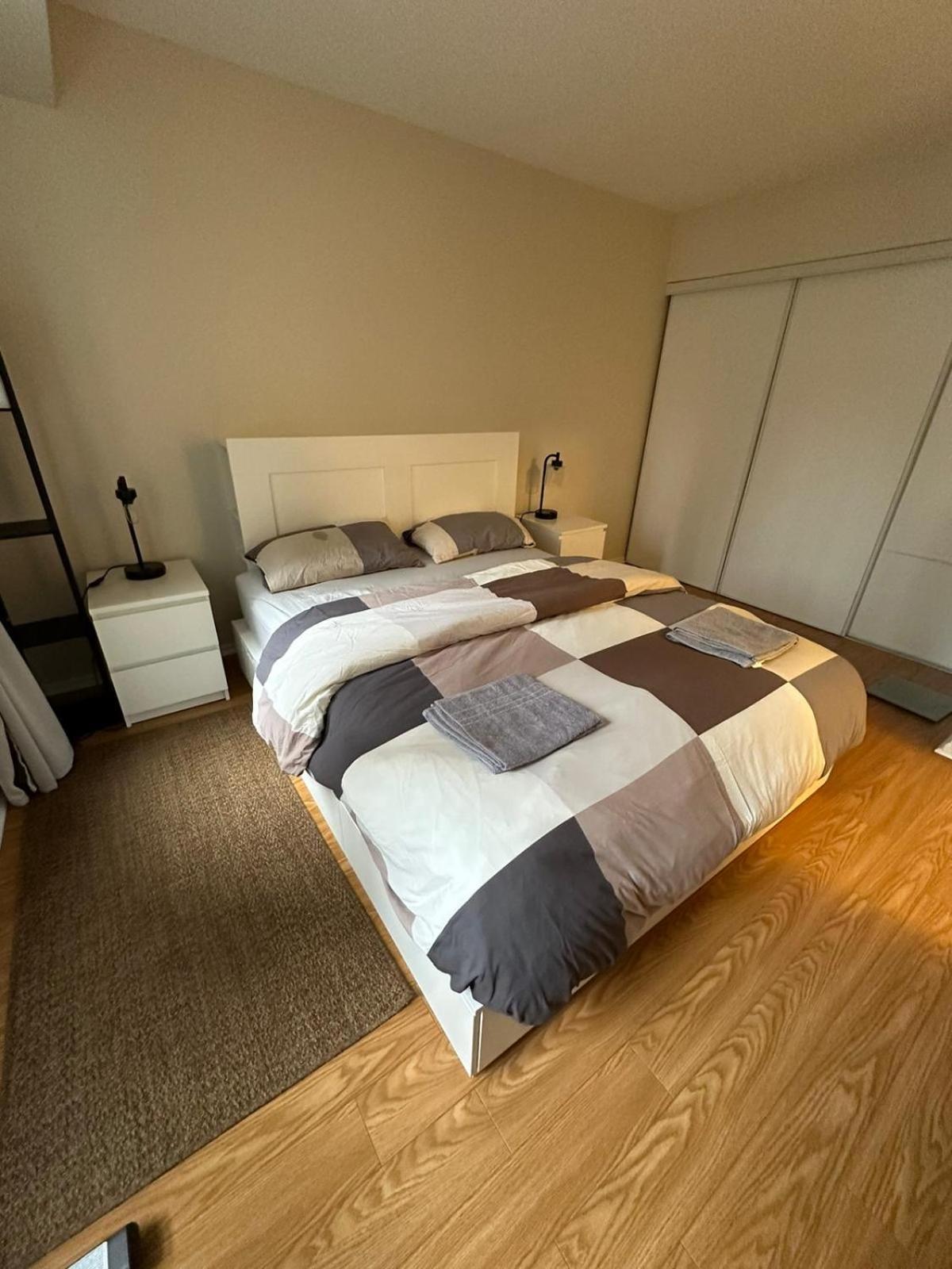 Best Location In Downtown- Walking To Eaton Centre, Nathan Phillips Square, Yonge-Dundas, Ikea,Transit Toronto Esterno foto