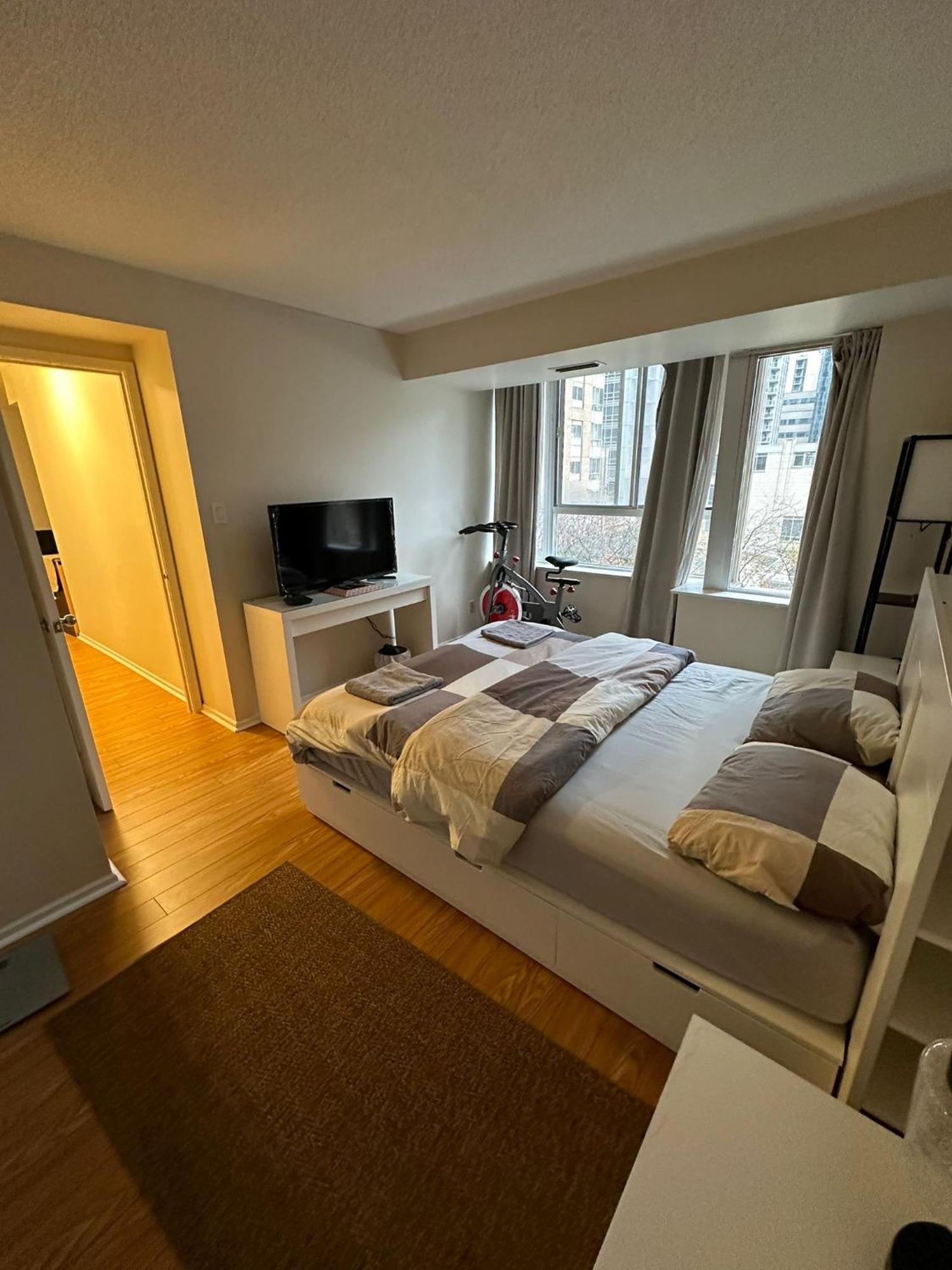 Best Location In Downtown- Walking To Eaton Centre, Nathan Phillips Square, Yonge-Dundas, Ikea,Transit Toronto Esterno foto