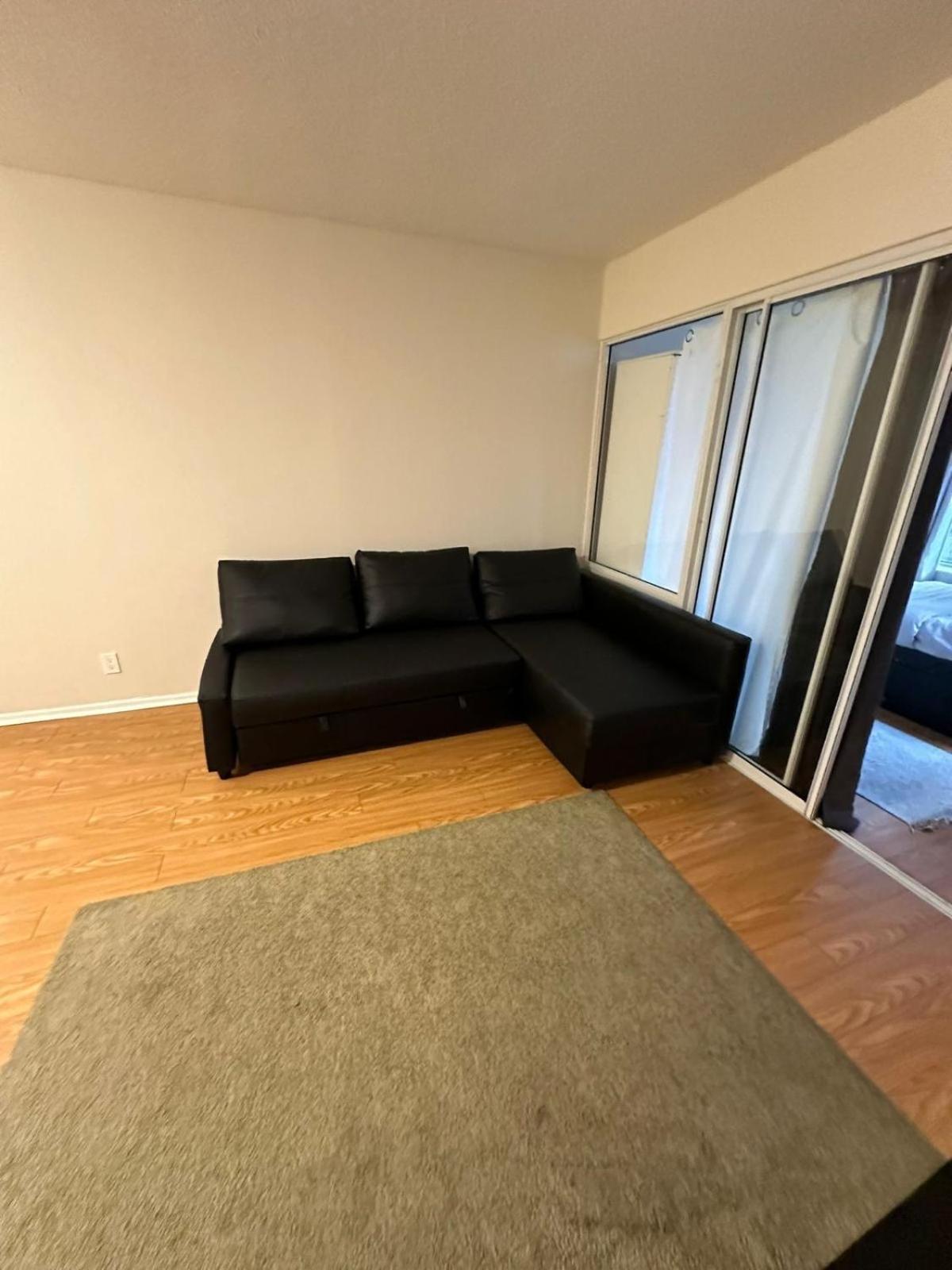 Best Location In Downtown- Walking To Eaton Centre, Nathan Phillips Square, Yonge-Dundas, Ikea,Transit Toronto Esterno foto