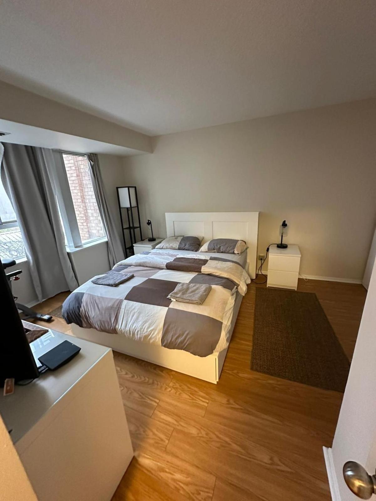 Best Location In Downtown- Walking To Eaton Centre, Nathan Phillips Square, Yonge-Dundas, Ikea,Transit Toronto Esterno foto
